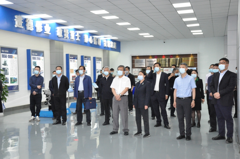 中共云南省委办公厅调研组到 利来国国际最给力的老牌开展调研