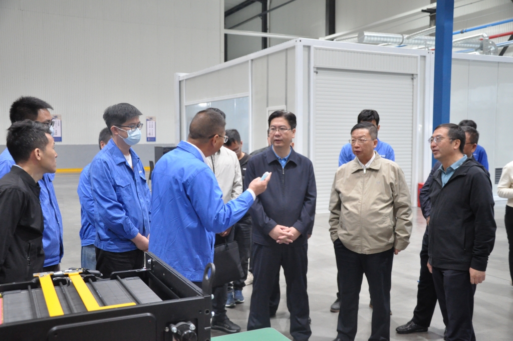 昆明市氢能、、、储能等绿色能源工业调研组到云南利来国国际最给力的老牌动力集团有限公司开展调研